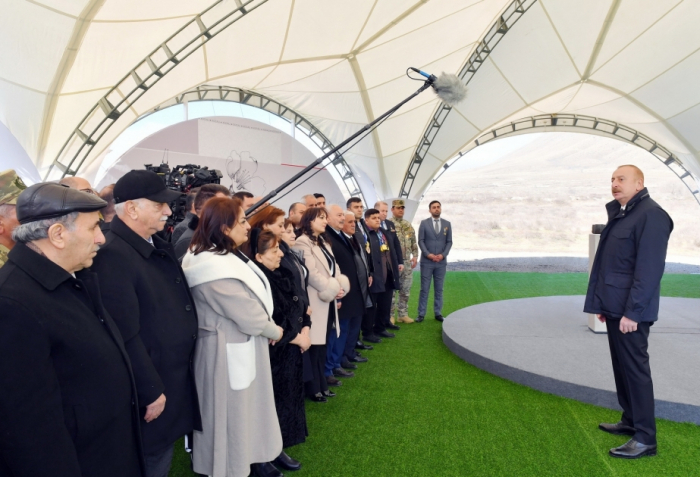   Presidente de Azerbaiyán: "Vengamos a las víctimas inocentes de Joyalí en el campo de batalla"  