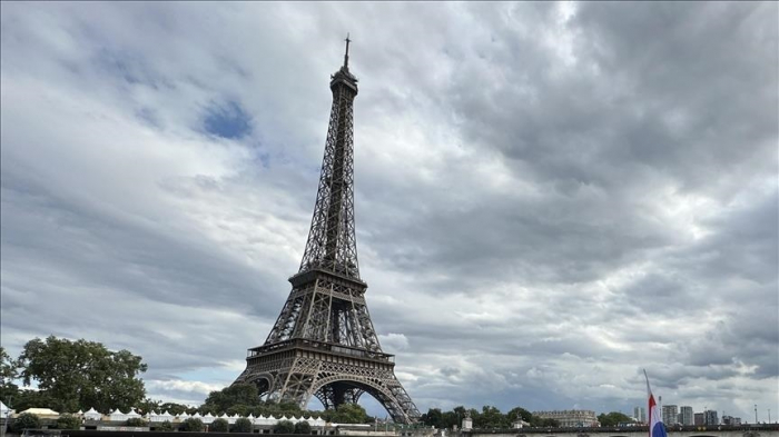 France : La tour Eiffel reste fermée pour le quatrième jour consécutif