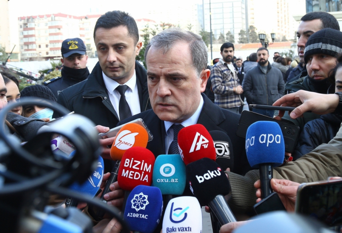  Canciller de Azerbaiyán: "Los esfuerzos de Francia pretenden agravar la cuestión" 