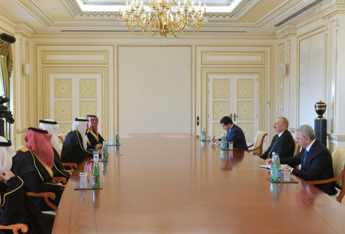   Presidente Ilham Aliyev recibe al Ministro de Hajj y Umrah del Reino de Arabia Saudí  