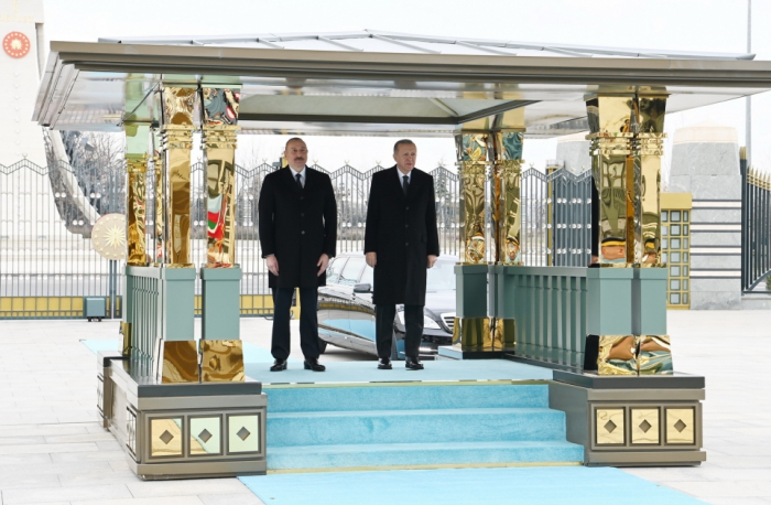  Se celebró una ceremonia oficial de bienvenida de Ilham Aliyev en Ankara 