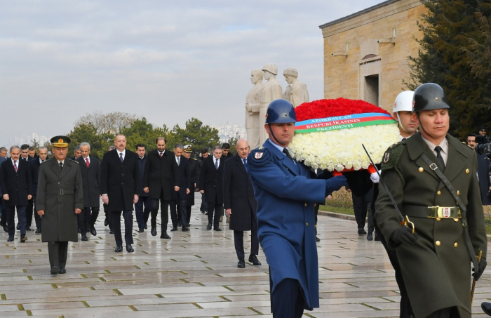  Le président azerbaïdjanais visite le Mausolée Anitkabir - Photos