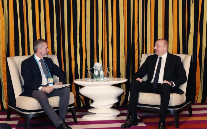 Es fand ein Treffen zwischen dem Ilham Aliyev und dem Präsidenten der Firma „Indra“ statt - FOTO