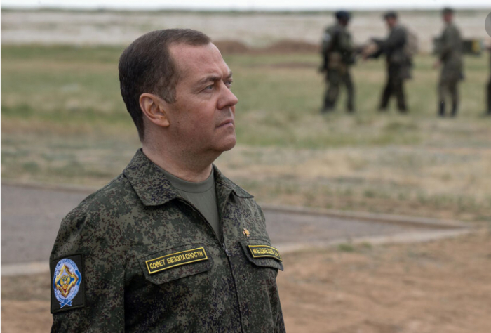       Medvedev:    "Ukraynanı ölkə saymıram"   