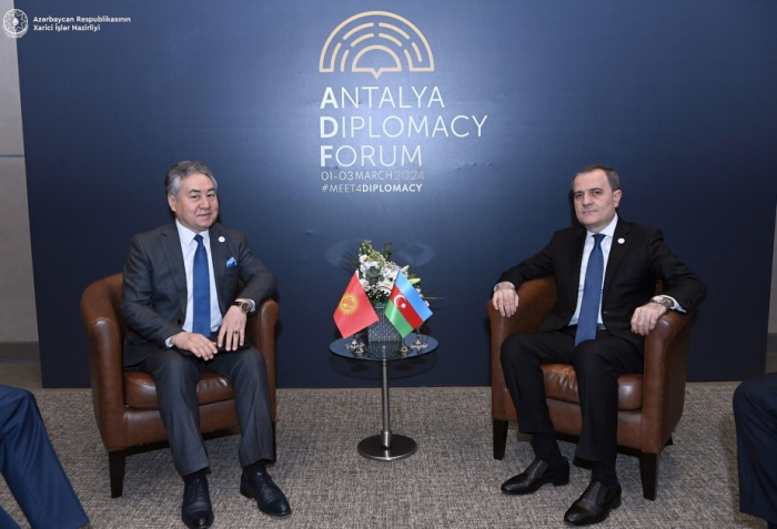 Rencontre du ministre azerbaïdjanais des Affaires étrangères avec son homologue kirghiz à Antalya