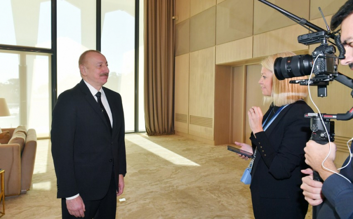  Le président Ilham Aliyev accorde une interview à la chaîne de télévision Euronews 