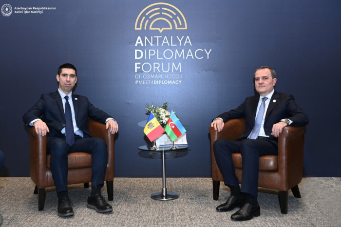  El viceprimer ministro moldavo recibe información sobre las perspectivas del proceso de paz entre Azerbaiyán y Armenia 