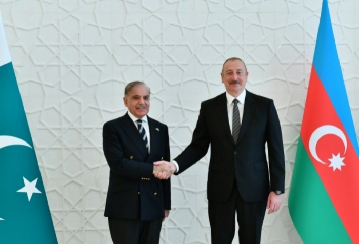  Ilham Aliyev felicitó a Shahbaz Sharif 