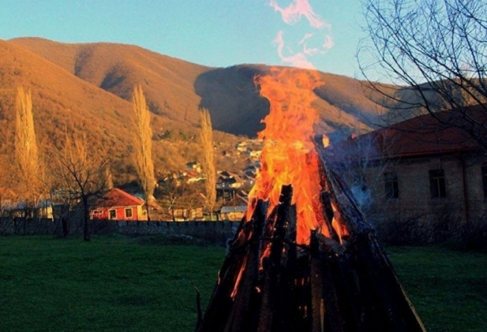    Günəşin və işıqlı həyatın rəmzi -    Od çərşənbəsi      