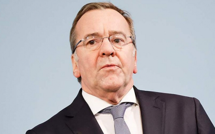   Im Deutschen Bundestag wird der Rücktritt des Verteidigungsministers gefordert  