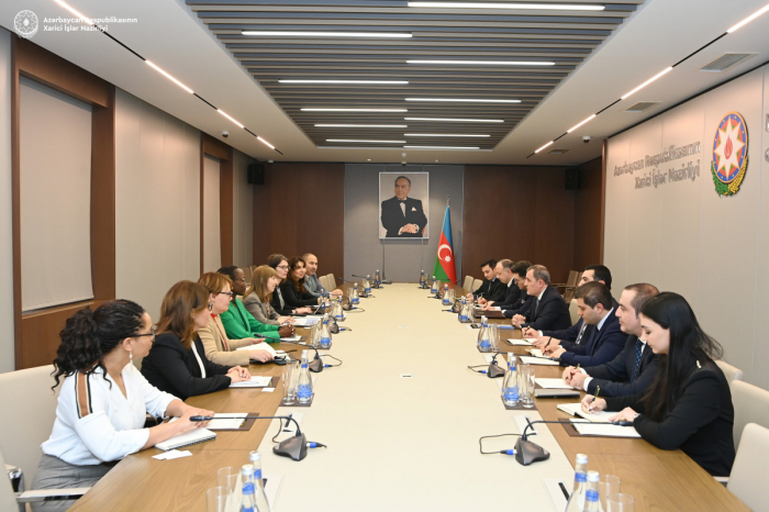  Le ministère azerbaïdjanais des AE et la Banque mondiale discutent de la coopération et des préparatifs de la COP29 