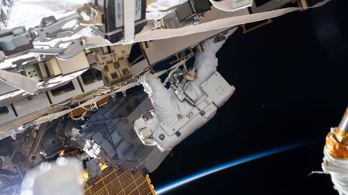   Bundesamt warnt vor herabstürzenden ISS-Trümmern  