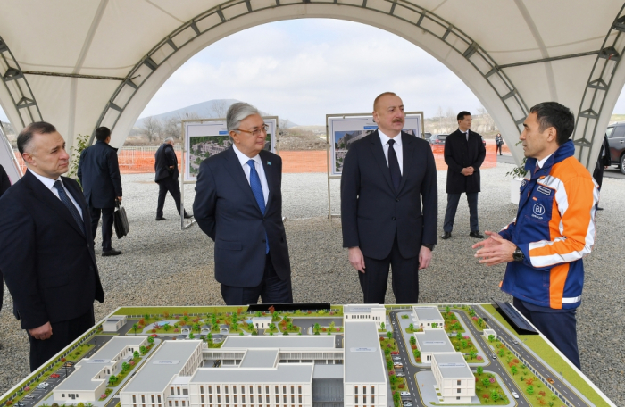 Ilham Aliyev et Jomart Tokaïev prennent connaissance du projet de l’Hôpital central régional à Fuzouli