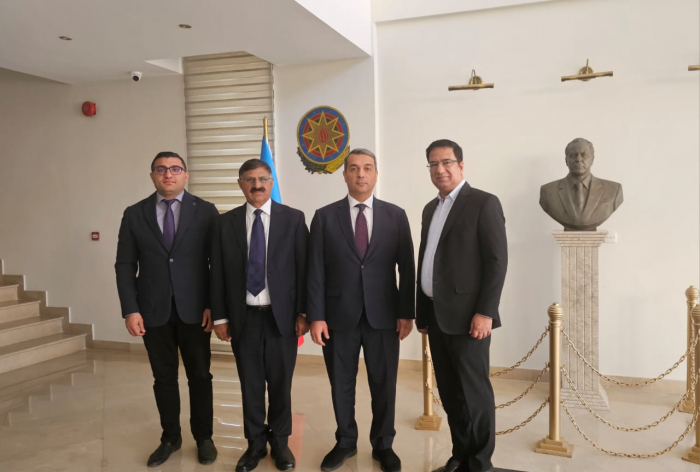   Aserbaidschanischer Botschafter trifft sich mit Experten  