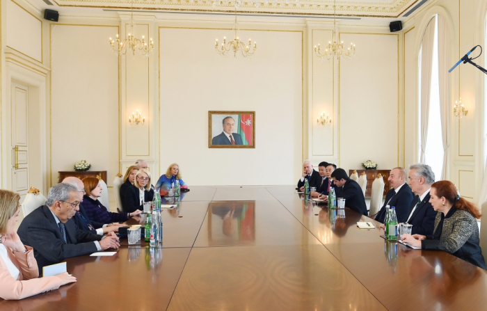  Präsident Ilham Aliyev empfängt Ko-Vorsitzende des Internationalen Zentrums Nizami Gandschavi 