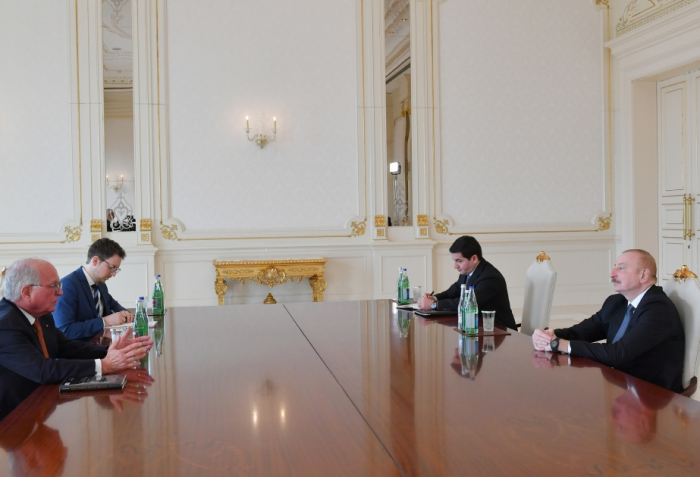   Präsident Ilham Aliyev empfängt den Stiftungsrat des Präsidenten der Münchner Sicherheitskonferenz  