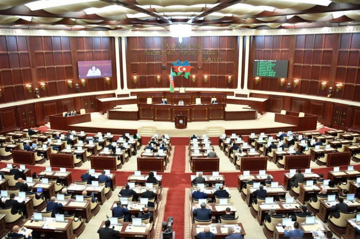 Azerbaijani Parliament adopts report of Cabinet of Ministers