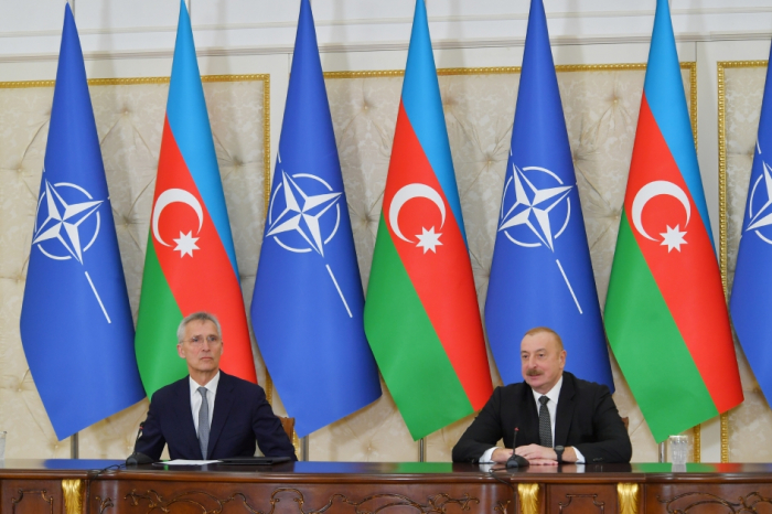  Präsident Ilham Aliyev und NATO-Generalsekretär geben Presseerklärungen ab  