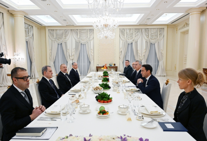   Präsident Aliyev führt ein erweitertes Treffen mit NATO-Generalsekretär durch  