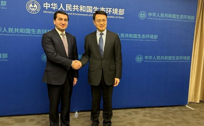   Assistent des aserbaidschanischen Präsidenten trifft sich mit dem chinesischen Beamten  