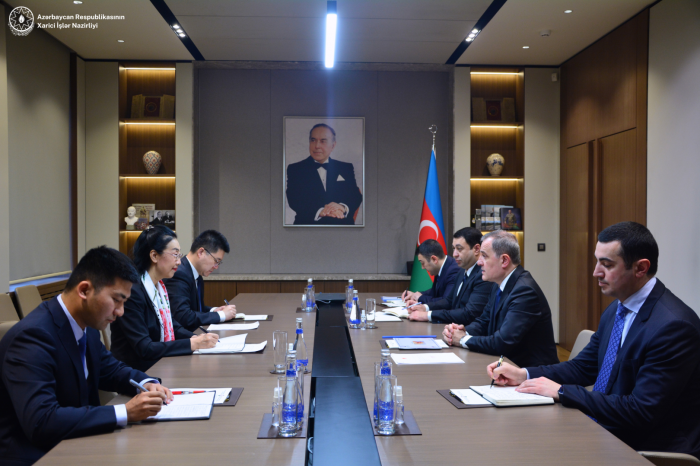   Aserbaidschanischer Außenminister empfängt den scheidenden chinesischen Botschafter  