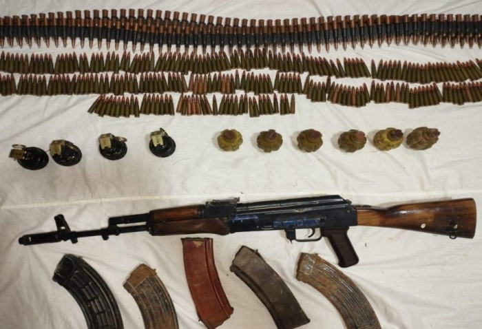   Aserbaidschanische Polizei räumt weiterhin Waffen aus Chankendi, die von Armeniern zurückgelassen wurden  
