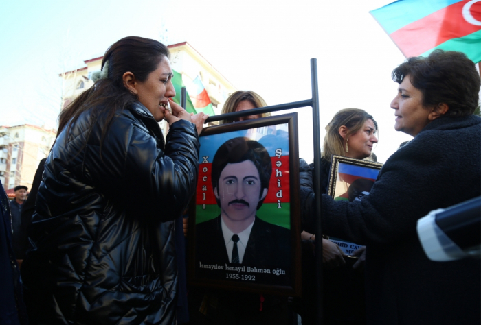  Aserbaidschan hält eine Abschiedszeremonie für Personen ab, deren sterbliche Überreste in Chodschali gefunden wurden 