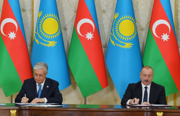  Bakú acoge la ceremonia de firma de los documentos entre Azerbaiyán y Kazajstán 