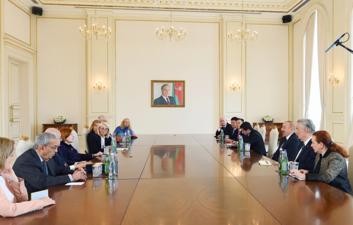  Presidente Ilham Aliyev recibe a los copresidentes del Centro Internacional Nizami Ganjavi 