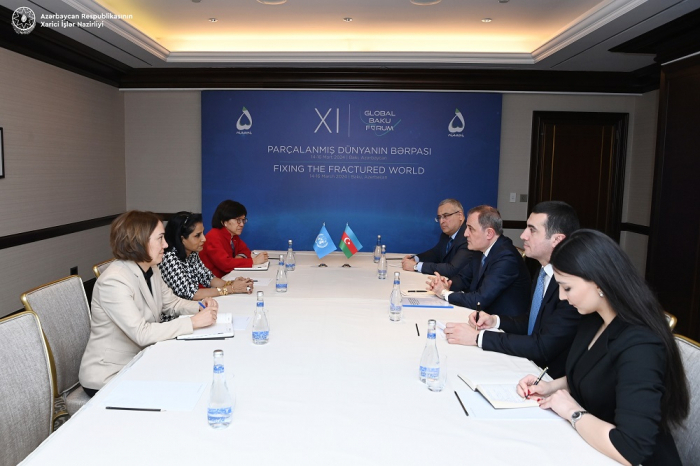  Jeyhun Bayramov se reunió con la representante oficial de la ONU 