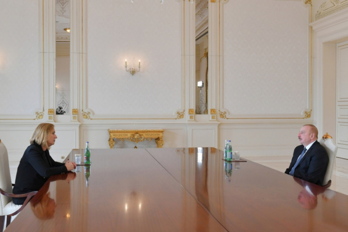   Le président Ilham Aliyev a reçu une ancienne ministre des Affaires étrangères d