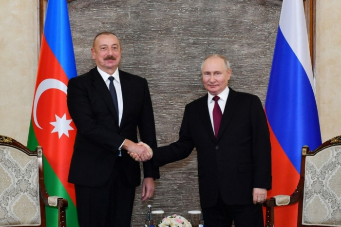  Le président Ilham Aliyev félicite Poutine pour sa victoire à l