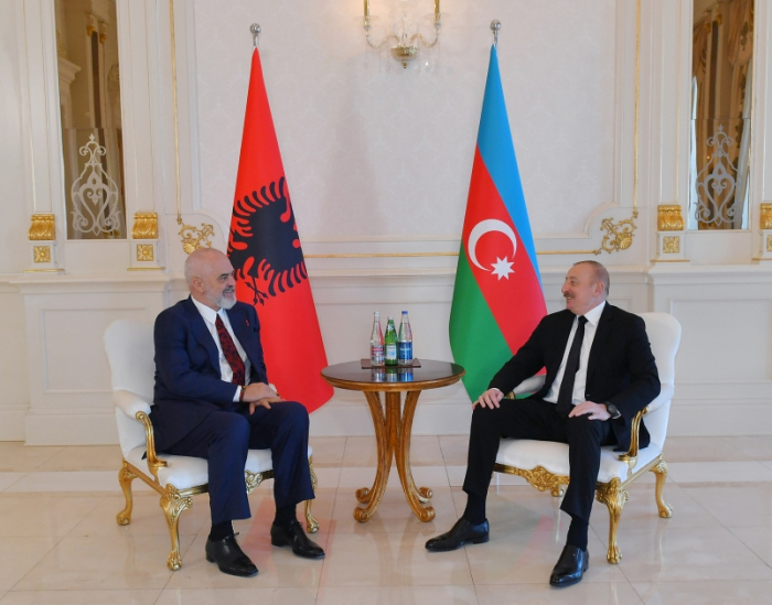   Presidente de Azerbaiyán se reúne a solas con el Primer Ministro de Albania  