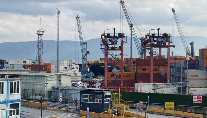    Türkiyədə gəmi limana çırpılıb -    VİDEO      