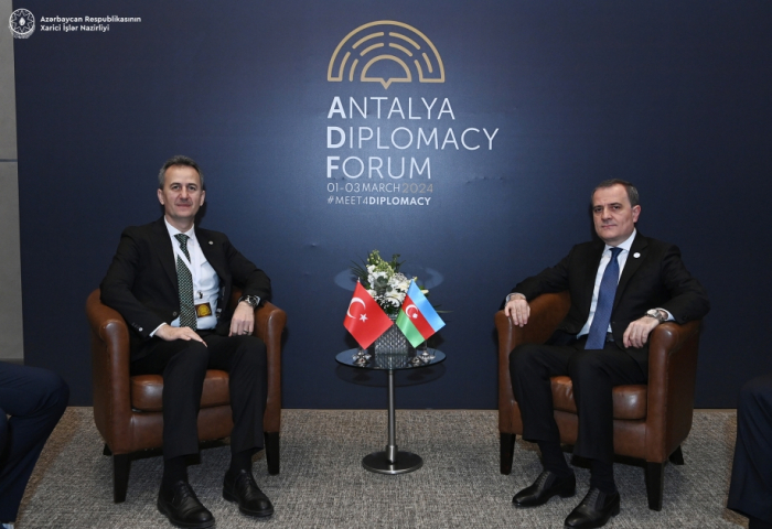   Azerbaiyán y Türkiye intercambian puntos de vista sobre una mayor expansión de la cooperación en varias direcciones  