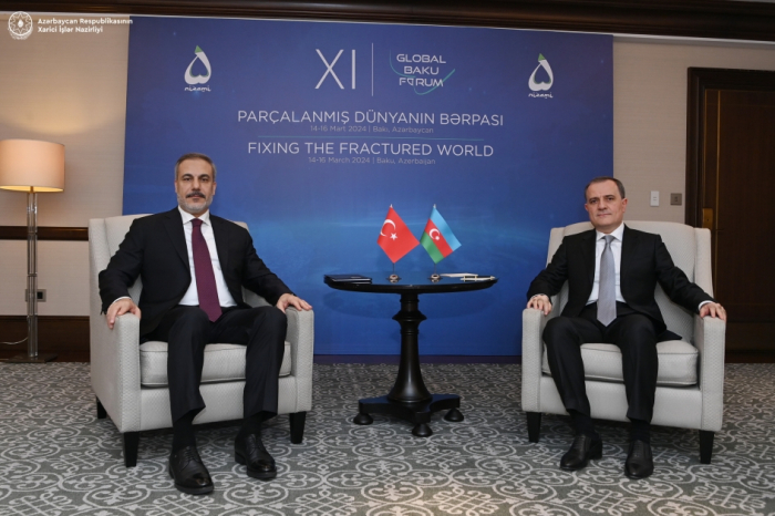   Les ministres des Affaires étrangères azerbaïdjanais et turc discutent de la situation régionale  