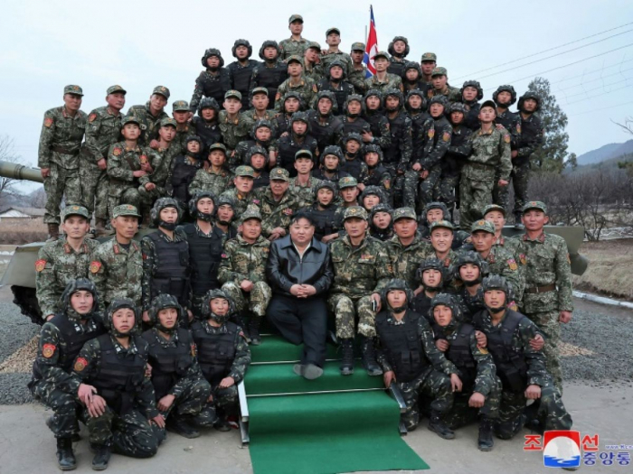 Corée du Nord : Kim inspecte une unité de chars qui avait envahi Séoul