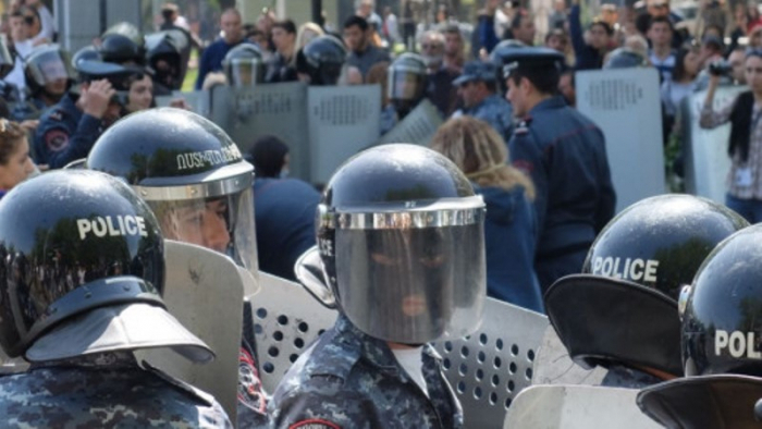   Arménie : 3 individus armés prennent d’assaut un poste de police à Erevan  