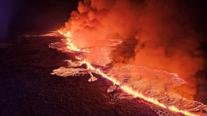    İslandiyada vulkan püskürdü,    sakinlər təxliyyə edildi      