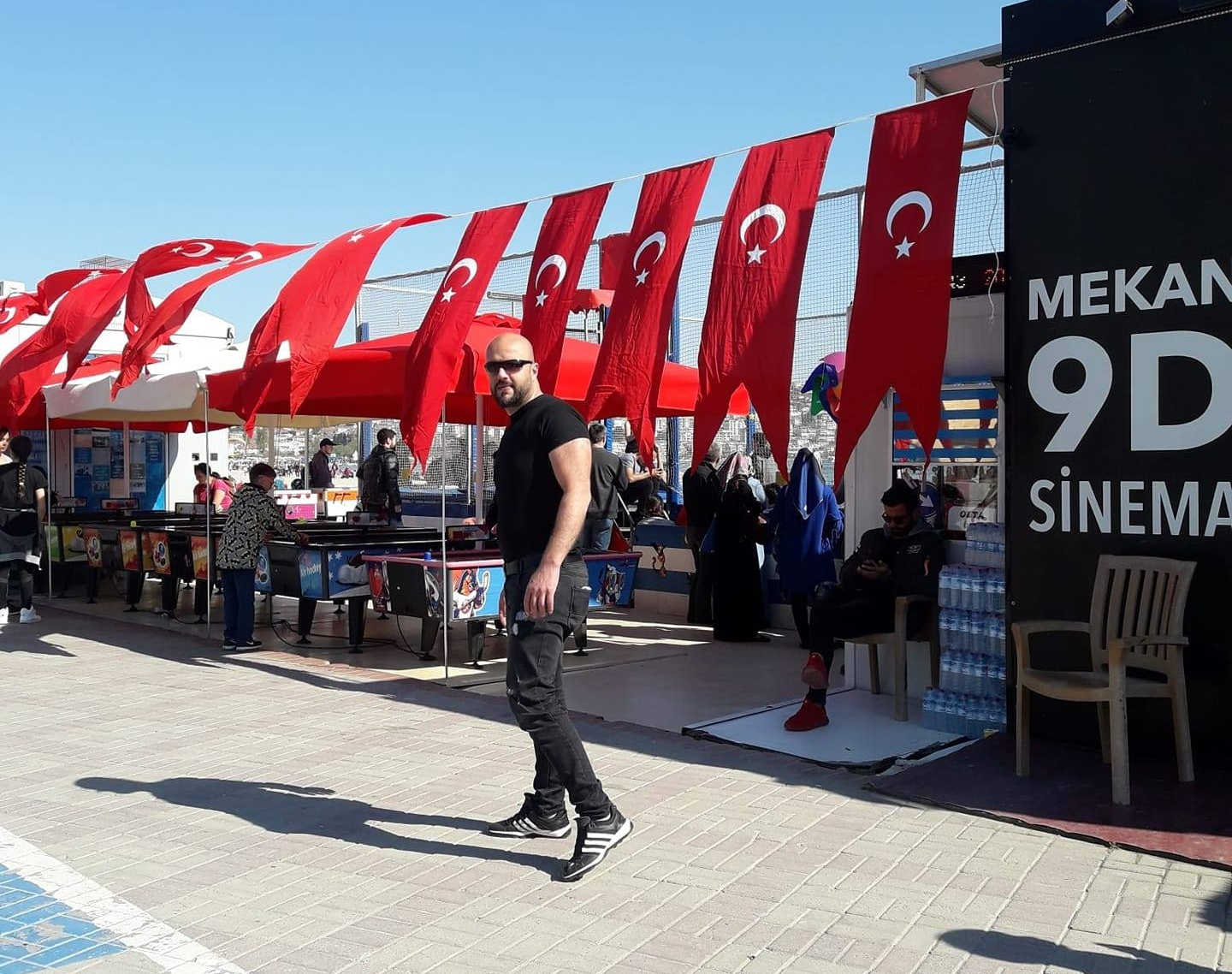    Yaşyarımlıq qızını boğan atanın -    Fotoları        
