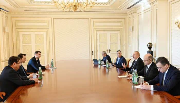 Le président Ilham Aliyev a reçu le ministre roumain de l