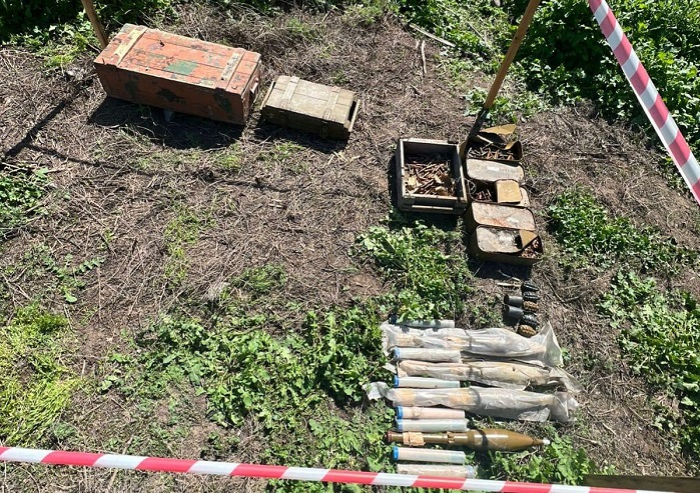   Aserbaidschanische Polizei beschlagnahmt von Armeniern zurückgelassene Waffen und Munition in Bezirken Gubadli und Chankendi  