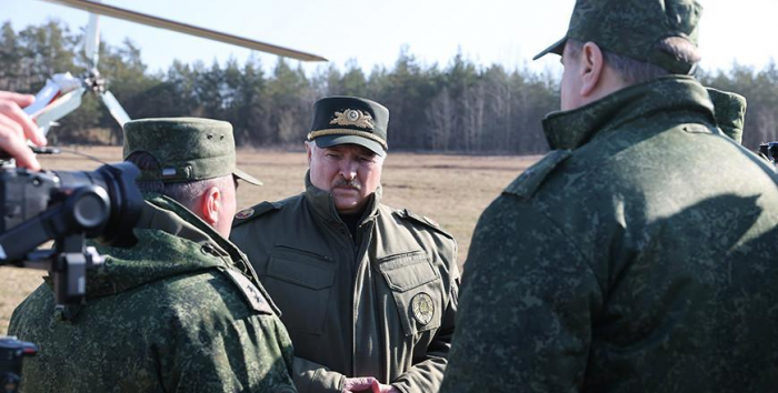    Lukaşenko:    "Müharibəyə hazırlaşırıq"      
