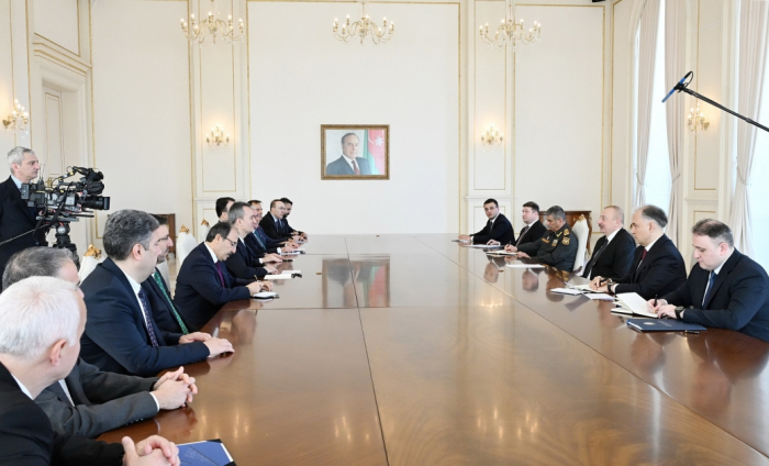   Aserbaidschanischer Präsident empfängt eine türkische Delegation unter der Leitung des Präsidenten des Sekretariats für Verteidigungsindustrie  