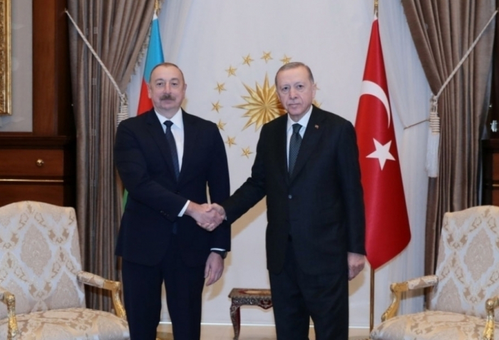   Le président turc Erdogan félicite le président Ilham Aliyev à l