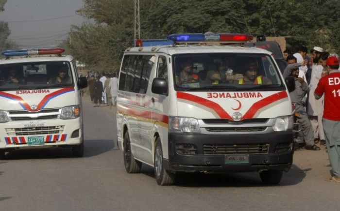   Bei einem schweren Verkehrsunfall in Pakistan starben mindestens 13 Menschen und Dutzende wurden verletzt  