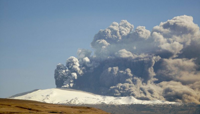 Kuril adalarında vulkan 2,5 km hündürlüyə kül atıb    - FOTO     
