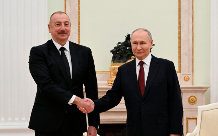   Präsident Aliyev und Präsident Putin treffen sich mit Veteranen der Baikal-Amur-Hauptstrecke  