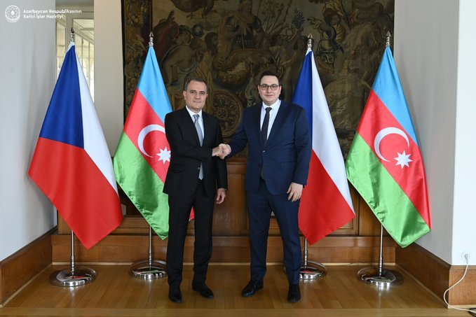   Außenminister Aserbaidschans und der Tschechischen Republik treffen sich in Prag  