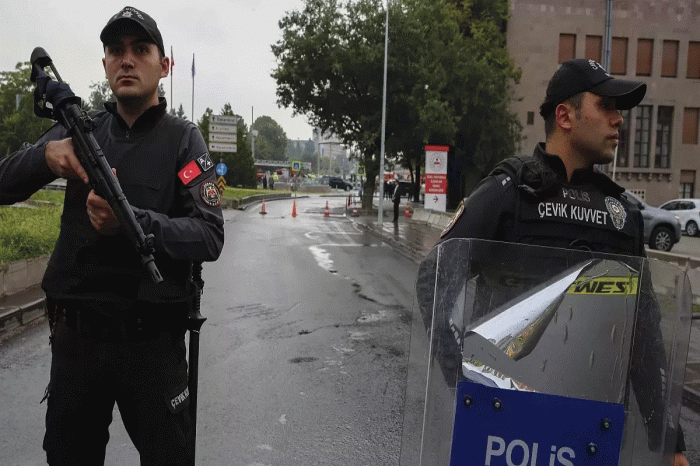    Türkiyədə İŞİD-lə əlaqəsi olan 23 şübhəli saxlanılıb  
   